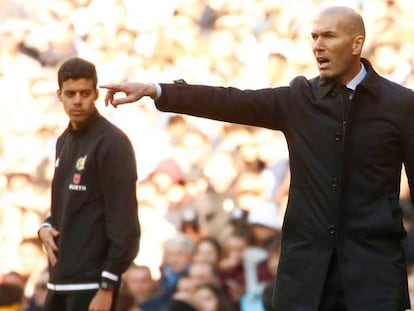 Zidane, durante el duelo ante el Espanyol. En vídeo, declaraciones del entrenador del Real Madrid.