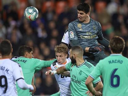 Courtois cabecea en la última acción del partido. En vídeo, declaraciones de los entrenadores.