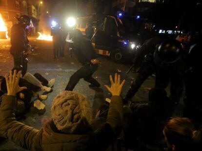 Enfrentamientos entre la policía y los manifestantes.