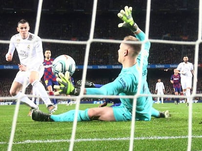 Bale marca ante Ter Stegen el gol que fue anulado por fuera de juego de Mendy. En vídeo, Zidane habla de la falta de gol frente al Barcelona.