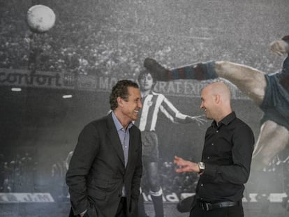 Jorge Valdano y Jordi Cruyff conversan sobre Johan Cruyff en la sede de la Cruyff Foundation en Barcelona.