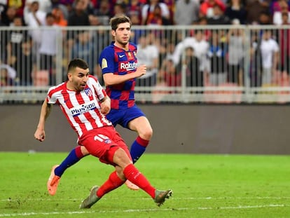 Correa marca el gol de la victoria del Atlético ante el Barça. En vídeo, declaraciones de Valverde y Simeone en la rueda de prensa posterior al partido.