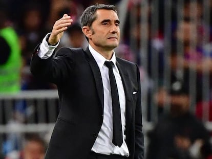 Ernesto Valverde, durante el Barça-Atlético de Supercopa. En vídeo, las claves de la búsqueda de un relevo para el entrenador vasco.