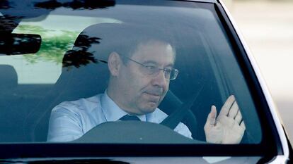 Bartomeu, entrando a la ciudad deportiva del Barça. En vídeo último entrenamiento de Valverde.