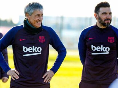 El técnico, en su primer entrenamiento con el Barça. En vídeo, retransmisión en directo de la rueda de prensa de Quique Setién.