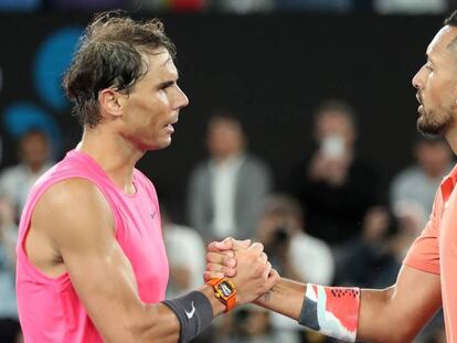 Nadal y Kyrgios se saludan tras el partido. En vídeo, el punto decisivo del partido y las declaraciones posteriores del español.