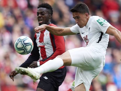 Williams y Martínez pelean por el balón en un partido de Liga. En vídeo, el sorteo.