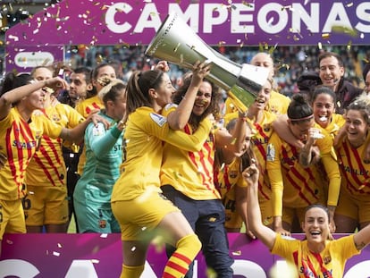 En foto, las jugadoras del Barcelona celebran la victoria en la Supercopa. En vídeo, celebración de las jugadoras del FC Barcelona.