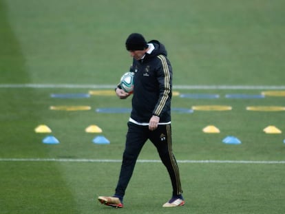 Zidane, durante el último entrenamiento del Madrid. En vídeo, declaraciones del francés.