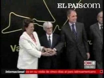 El propietario de la F1 ha reconocido haberse enamorado de las personalidades de Francisco Camps y Rita Barberá y ha asegurado que no se fía de los nombres de las grandes ciudades, sino de las personas. "El contrato, aunque está todo preparado, no lo firmaré hasta después de las elecciones", ha recalcado el propietario de la Formula One Administration