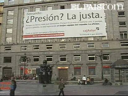 Cajastur coloca una pancarta gigante en su sede de Oviedo: 'Fernando: ¿presión? La justa'