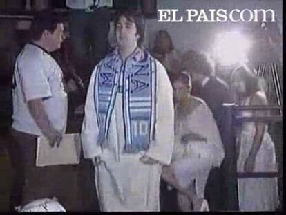 Dos parejas de 'fieles' mexicanos celebran su boda en la Iglesia Maradoniana