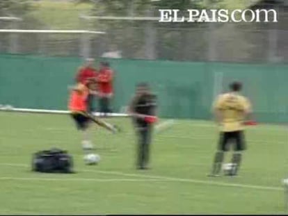 España recordará siempre la Eurocopa 2008 por haber roto el maleficio de los cuartos de final y, también, por el bello pueblo de Neustift, que se ha volcado en atenciones a los miembros de la embajada española, desde la selección a los casi cien periodistas que estos días han cubierto los entrenamientos en el valle de Stubai. Ayer, a la última sesión preparatoria que la selección española celebró en los campos de entrenamiento construidos expresamente para tal menester, acudieron casi mil niños, a los que la federación regaló pósters y postales con la imagen de los futbolistas.