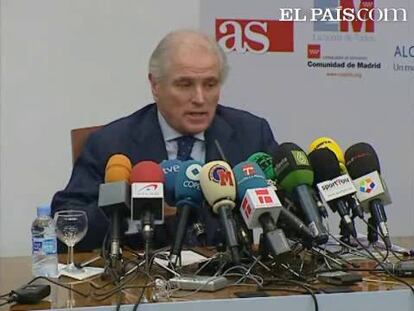 Ramón Calderón, presidente del Real Madrid, ha mostrado su apoyo al técnico del equipo, Bernd Schuster, asegurando que por ahora están contentos con su trabajo, y que no dejará su puesto.