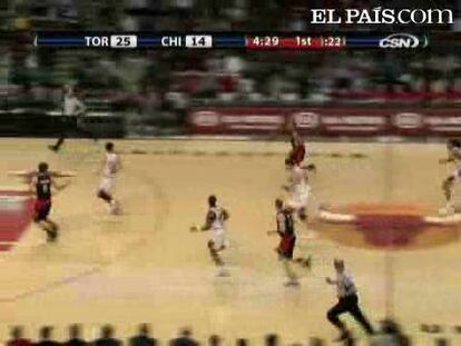 El español José Manuel Calderón se despidió a lo grande de la discreta temporada que ha realizado su equipo, los Raptors de Toronto, al imponerse a domicilio (98-109) a los Bulls de Chicago. El extremeño se convirtió en el mejor lanzador de tiros libres en una temporada de la historia de la NBA.