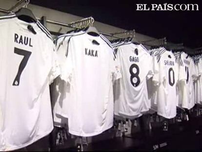 Esta misma tarde se presenta a Kaká y aparte de halagos, promesas y demás tópicos de estos acontecimientos se suele ofrecer al recién llegado una camiseta con su nombre y su dorsal.