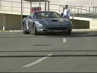 Este sábado, la localidad sevillana de Tomares se ha convertido un feudo de Ferrari. Y es que allí se celebra este fin de semana la primera Gymkhana de Ferraris de España. Al evento se han inscrito más de cincuenta vehículos de la mítica marca, dispuestos todos a ofrecer espectáculo por las calles de la localidad andaluza.