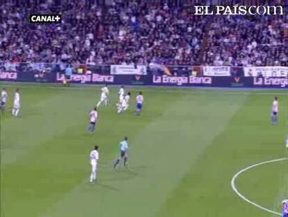 Van der Vaart marca con polémica