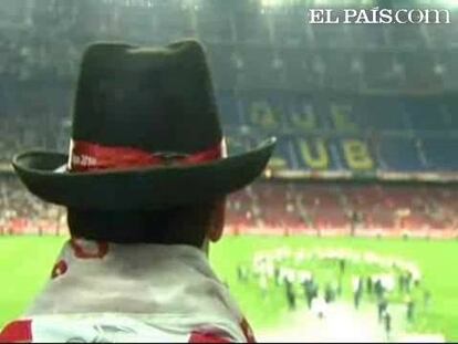 El Sevilla se proclamó anoche campeón de la Copa del Rey en el Camp Nou, tras derrotar en la final al Atlético de Madrid. Tras el pitido final, el césped se convirtió en el escenario de la fiesta de los sevillistas. Jugadores, técnicos y directivos disfrutaron el triunfo a lo grande. El presidente, José María del Nido, tuvo sesión de manteo, con su sombrero de la suerte incluido, que vimos en la cabeza de todos los aficionados. En la foto para la historia, el presidente y algunos jugadores se pusieron el ya famoso sombrero. Hubo alguno como Zokora que prefirió algo más atrevido para la cabeza mientras arrancaba a bailar al tímido Navas, que también fue manteado por sus compañeros.Todos quisieron estar en la fiesta del Sevilla. Se dejaron ver en la grada algunos ex jugadores como Martí, Aitor Ocio o Javi Navarro. En el campo incluso apareció el lesionado Dragutinovic con sus muletas.