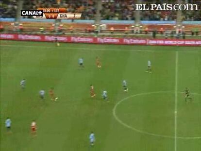Uruguay alcanza la semifinal en los penaltis después de que la selección de Ghana fallara uno al final de la prórroga. <strong>Resúmenes y goles: <a href="http://www.elpais.com/deportes/futbol/mundial/videos/">Vídeos Mundial 2010</a></strong>