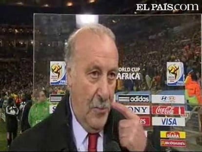 El seleccionador nacional Vicente Del Bosque está feliz. España es campeona del mundo y se lo ha querido agradecer a los jugadores. Preguntado sobre si es el día más feliz de su vida profesional, el salmantino asegura que no se queda con un día, sino "con toda una carrera". "Pero hoy es un día feliz y se lo debemos todo a estos magníficos jugadores, los que estaban en el banquillo y los que estaban en el campo". Del Bosque ha analizado el difícil partido y cree que la clave ha estado en "sobreponerse" al duro primer tiempo.  "Hemos merecido el triunfo aunque ellos también han podido marcar algún gol", señaló. <strong><a href="http://elpais-com.zproxy.org/deportes/futbol/mundial/">España Campeona del Mundial de Fútbol 2010</a></strong>