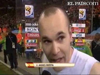 El jugador de la selección española de fútbol, Andrés Iniesta aseguró hoy tras hacer historia marcando el tanto que ha dado la victoria a la Selección Española contra Holanda en la final del Mundial de Sudáfrica en el estadio Soccer City de Johannesburgo (Sudáfrica), que "es increíble lo que ha costado ganar el Mundial". El albaceteño se quedó sin palabras y emocionado al acordarse de Dani Jarque al marcar el gol que daba la victoria a los de Del Bosque. "No hay palabras. Es el trabajo de mucho tiempo en momentos difíciles. Esto es para disfrutarlo". <strong><a href="http://www.elpais.com/deportes/futbol/mundial/">España Campeona del Mundial de Fútbol 2010</a></strong>