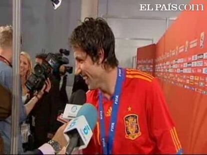 Joan Capdevila ha sido contundente en zona mixta, después de que la selección española se alzara con el campeonato del mundo: "Nos lo merecíamos, hemos hecho un gran juego durante todo el Mundial". Capdevila ha reconocido que tras la inmensa alegría que supuso el gol de Iniesta, "los cuatro últimos minutos se hicieron eternos, más largos que todo el partido". <strong><a href="http://www.elpais.com/deportes/futbol/mundial/">España Campeona del Mundial de Fútbol 2010</a></strong>