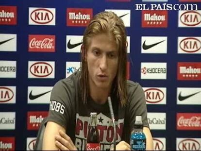 Filipe Luis, jugador del Atlético de Madrid, se mostró muy ilusionado con la Supercopa de Europa, que el viernes enfrentará a los rojiblancos con el Inter de Milán. El brasileño afirmó que "si ganamos escribiremos nuestros nombres en la historia del Atleti". "Todos queremos ayudar al equipo, pero llegados a este punto, hay que pensar en el colectivo. Los que jueguen lo darán todo". No escatimó en elogios hacia su rival: "no puedes pensar en parar a un jugador; son un bloque". "Tenemos que hacer un partido perfecto, estar bien entrelíneas y no regalar ocasiones". Filipe se mostró confiado en tener un final feliz. "En noventa minutos es difícil que haya un favorito, aunque el Inter puede parecerlo por ser el campeón de la Champions. Debemos estar cien por cien concentrados porque sería muy bonito traer esta copa", dijo.