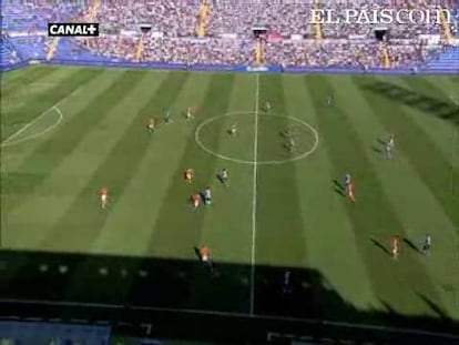 Tras la expulsión de Navarro, el equipo de Emery resiste a un Hércules sin puntería. <strong><a href="http://www.elpais.com/buscar/liga-bbva/videos">Vídeos de la Liga BBVA</a></strong> 