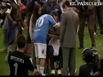 Maradona juega en el homenaje a Cáceres