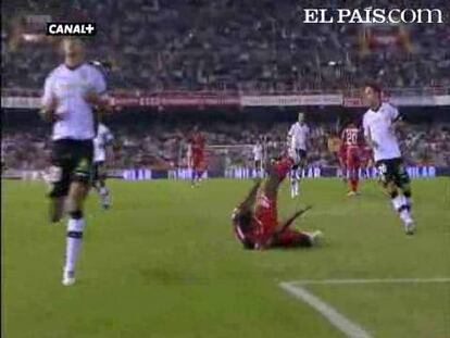 El Mallorca gana en Mestalla con goles del Chori Castro. <strong><a href="http://www.elpais.com/buscar/liga-bbva/videos">Vídeos de la Liga BBVA</a></strong>