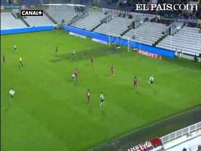 Luque marca el tanto definitivo para el Córdoba en el minuto 119 gracias a un penalti por una mano dudosa. Bolado, Kennedy y Bedia habían remontado la eliminatoria. El puesto de Miguel Ángel Portugal corre peligro. <strong><a href="http://www.elpais.com/buscar/copa-del-rey-futbol/videos">Vídeos de la Copa del Rey de fútbol</a></strong>