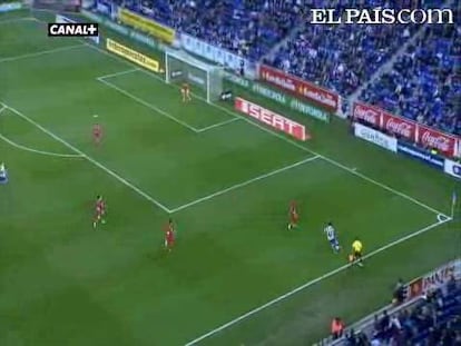 El ariete Osvaldo asiste a Luis García para avivar la esperanza europea del Espanyol y hundir al Sporting.  <strong><a href="http://www.elpais.com/buscar/liga-bbva/videos">Vídeos de la Liga BBVA</a></strong>