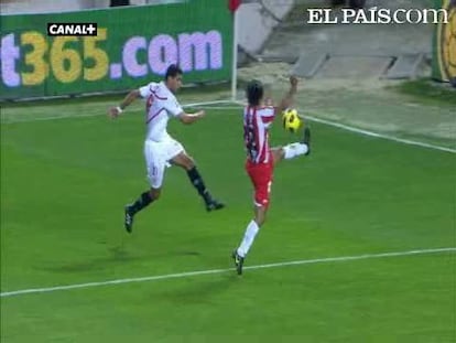 El argentino del Almería, Piatti, provoca la quinta derrota seguida de los de Manzano. <strong><a href="http://www.elpais.com/buscar/liga-bbva/videos">Vídeos de la Liga BBVA</a></strong>