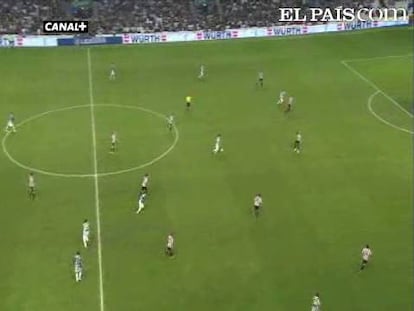 El medio del Athletic, Orbaiz, le quita el balón y el campo a un Espanyol que no digirió el éxito. <strong><a href="http://www.elpais.com/buscar/liga-bbva/videos">Vídeos de la Liga BBVA</a></strong>