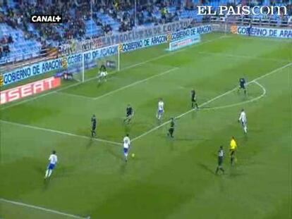 Un gol postrero del delantero despierta al Zaragoza y bate a la Real Sociedad, que pagó su falta de pegada. <strong><a href="http://www.elpais.com/buscar/liga-bbva/videos">Vídeos de la Liga BBVA</a></strong>