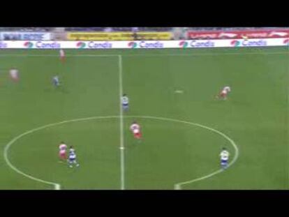 El delantero del Atlético, Agüero, se inventa un gol que rompe a un Espanyol tan valiente como irreflexivo. <strong><a href="http://www.elpais.com/buscar/copa-del-rey/videos">Vídeos de la Copa del Rey</a></strong>