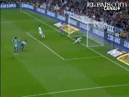 El equipo de Mourinho, bien conjuntado y con mucho vértigo, supera con creces a un rival sin otra respuesta que Agüero. <strong><a href="http://www.elpais.com/buscar/copa-del-rey-futbol/videos">Vídeos de la Copa del Rey de fútbol</a></strong>