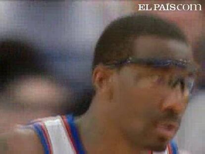 Amare Stoudemire scored 33 points, rookie Timofey Mozgov had career highs of 23 points and 14 rebounds, and the Knicks beat Detroit 124-106. <strong><a href="http://www.elpais.com/buscar/nba/videos">Vídeos de la NBA</a></strong>