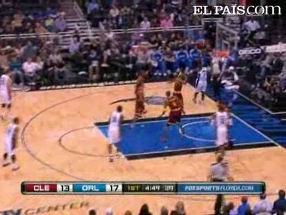 Los Cavaliers perdieron por vigésima vez consecutiva. En esta ocasión, ante los Magic, en los que sobresalió un inspirado Dwight Howard con 20 puntos y 20 rebotes. <strong><a href="http://www.elpais.com/buscar/nba/videos">Vídeos de la NBA</a></strong>