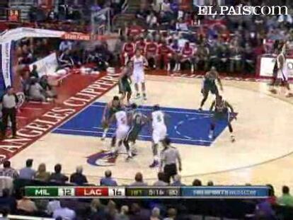 El equipo de Los Ángeles venció a los Bucks 105-98 y, de paso, regaló a sus seguidores varios mates de concurso, con un inspirado Blake Griffin (32 puntos y 11 rebotes). <strong><a href="http://www.elpais.com/buscar/nba/videos">Vídeos de la NBA</a></strong>