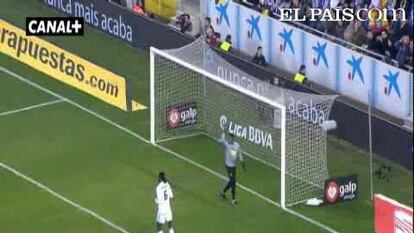 El equipo de Mourinho, con Casillas expulsado a los dos minutos, impone su carácter ante un Espanyol precipitado. <strong><a href="http://www.elpais.com/buscar/liga-bbva/videos">Vídeos de la Liga BBVA</a></strong>