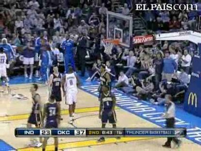 El alero Kevin Durant lideró con 21 puntos a los Thunder de Oklahoma City antes de tener que abandonar el terreno de juego por lesión en el tercer cuarto, para vencer por 113-89 a los Pacers de Indiana. <strong><a href="http://www.elpais.com/buscar/nba/videos">Vídeos de la NBA</a></strong>