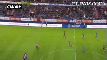 Juanfran y Diego Costa, con un 'triplete', lideran al Atlético en la remontada ante Osasuna. <strong><a href="http://www.elpais.com/buscar/liga-bbva/videos">Vídeos de la Liga BBVA</a></strong>   
