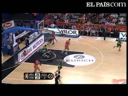 Una canasta de Lischuk y un robo de Cook decidieron un partido que Unicaja había ajustado al máximo durante el último cuarto. <strong><a href="http://www.elpais.com/buscar/acb/videos">Vídeos de la ACB</a></strong> 