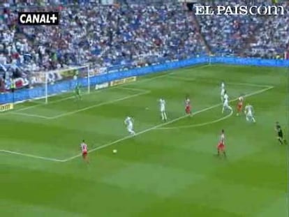 Libre de corsés tácticos, el Real Madrid termina el curso con 102 goles y arrolla al Almería. <strong><a href="http://www.elpais.com/buscar/liga-bbva/videos">Vídeos de la Liga BBVA</a></strong> 