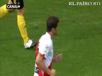 El portero del Zaragoza salva el empate dando un recital en el que detuvo un penalti. <strong><a href="http://www.elpais.com/buscar/liga-bbva/videos">Vídeos de la Liga BBVA</a></strong> 