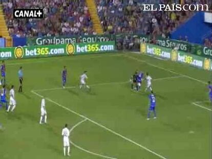 El Levante, guiado por Ballesteros, aprovecha la expulsión de Khedira para crecer y superar al conjunto blanco. <strong><a href="http://www.elpais.com/buscar/liga-bbva/videos">Vídeos de la Liga BBVA</a></strong>