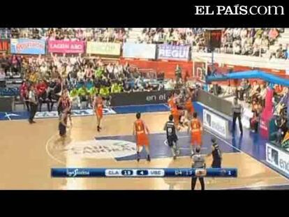 El Caja Laboral cayó en su pista frente al Valencia Basket en un partido donde los levantinos supieron sobreponerse a un pésimo inicio de partido para terminar llevándose la primera victoria de un equipo visitante en el Iradier Arena. <strong><a href="http://www.elpais.com/buscar/acb/videos">Vídeos de la ACB-Endesa</a></strong>