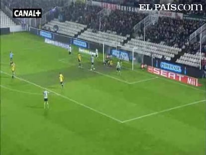 El equipo cántabro no aprovecha la superioridad numérica por expulsión de Íñigo Martínez. <strong><a href="http://elpais-com.zproxy.org/buscar/liga-bbva/videos">Vídeos de la Liga BBVA</a></strong> 